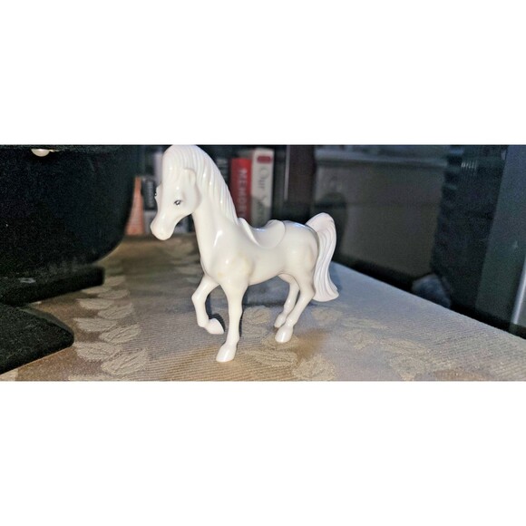 DISNEY Vintage -1992- Prince Charming's ~ WHITE HORSE ~ Cinderella Toy Figure 4” - Picture 6 of 16